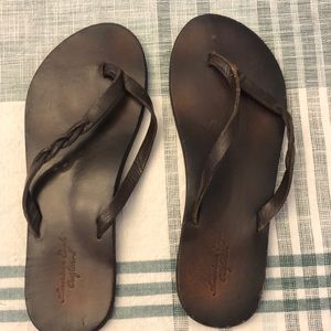 American Eagle thong sandals